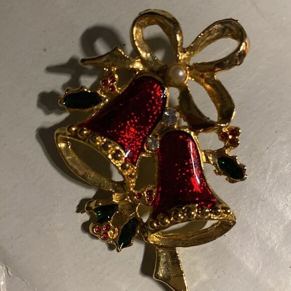 Vintage Holiday Christmas Red & Green Enamel Bells & Holly Gold Tone Brooch Pin - Picture 5 of 6